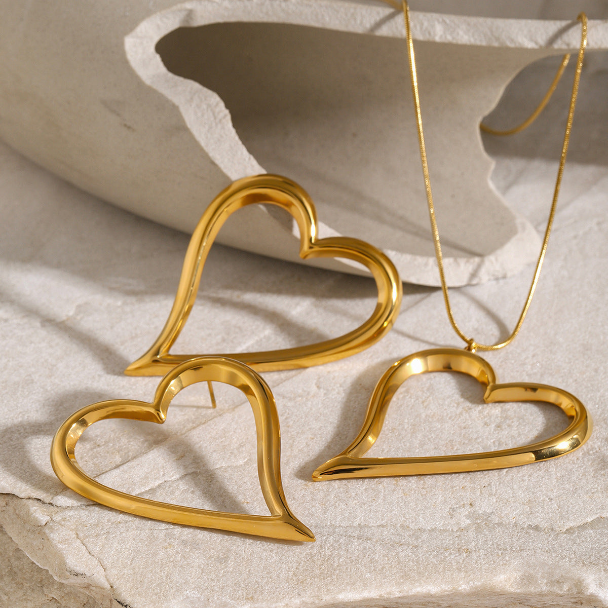 Title optimization:
"Stunning Twisted Heart Line Earrings with 18K Gold Plating and Stainless Steel Construction"